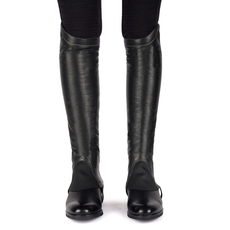 1004<br> Short boots in black calf leather