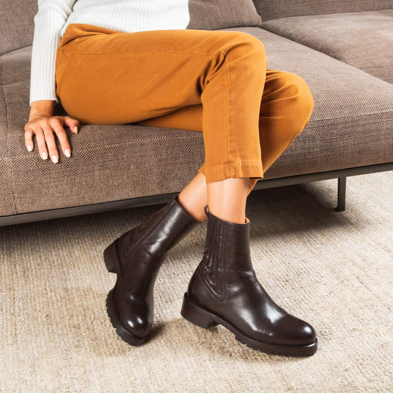 EVA 82003<br> Dark brown ankle boots